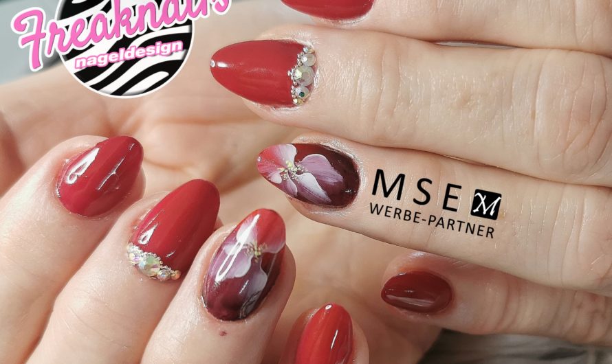 Rote Nägel mit Speed Flower Design