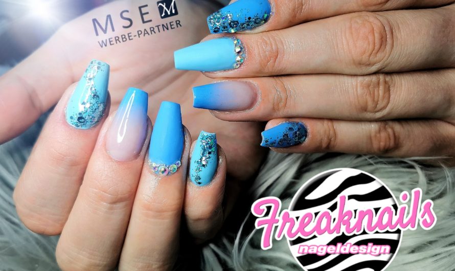 Blue Nails mit Glitzer