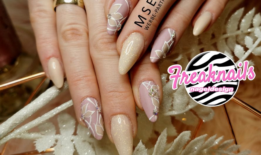 Nude look mit abstraktem Blumenmuster