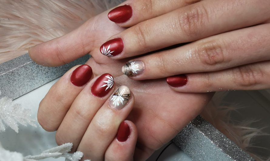 Weihnachtliches Rot mit Schneeflöckchen