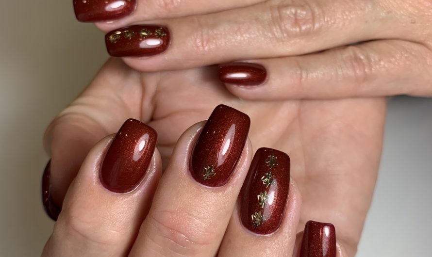 Fullcover dezentem metallischen Rot und Gold Akzenten