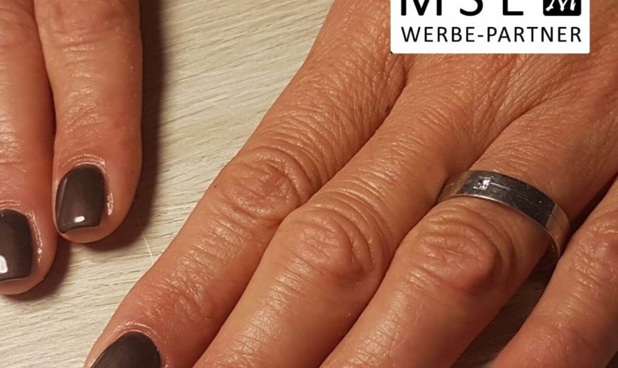 Schwarzrot mit rotbraunem Perlglanz