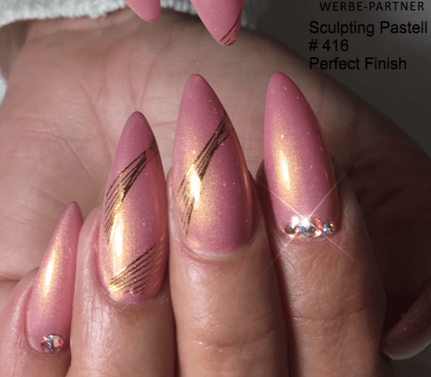 Zartes Rosa mit Goldschimmer