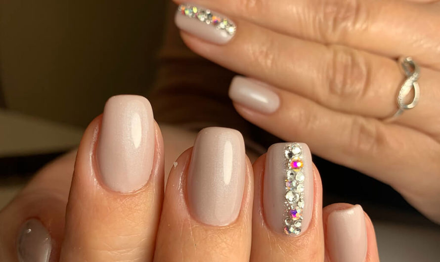 Beige mit Strass