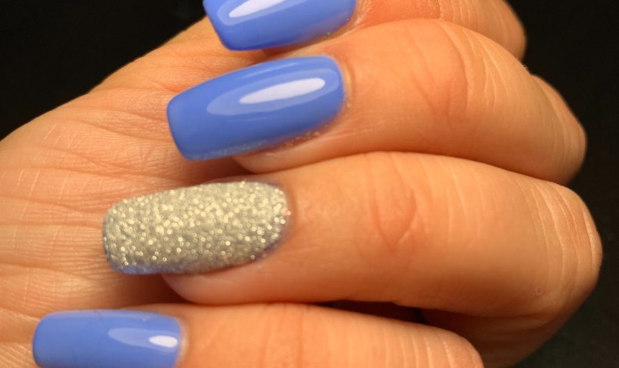 Leuchtendes Mittelblau