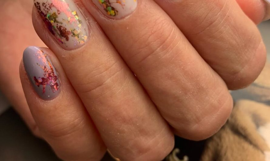 Lila Nails mit Folie