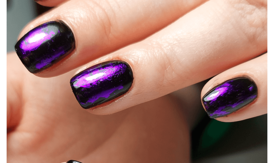 Schwarze Eleganz mit Lila Folie